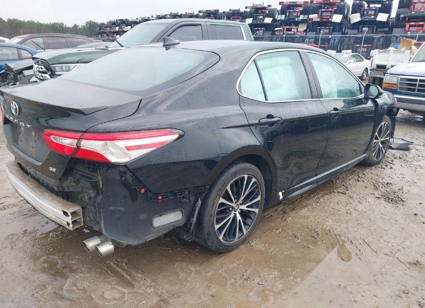 Photo 4 of 2020 Toyota Camry SE (VIN 4T1G11AK4LU347860)