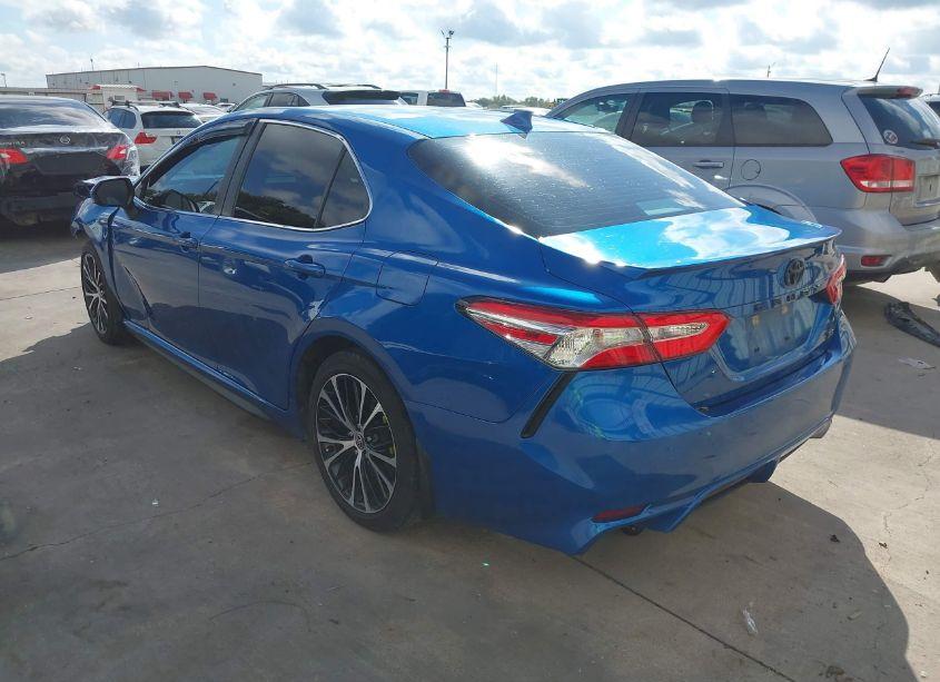 Photo 3 of 2020 Toyota Camry SE (VIN 4T1G11AK4LU372855)