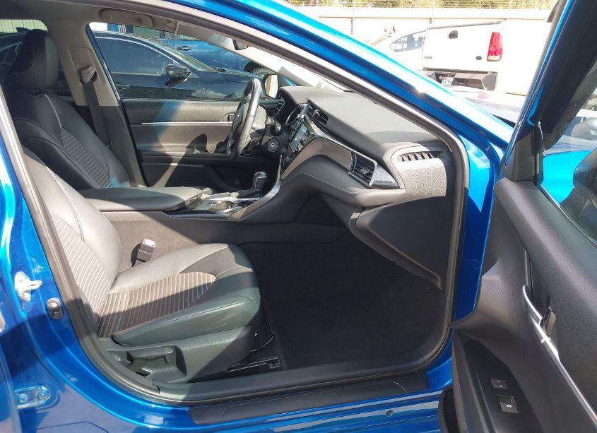 Photo 5 of 2020 Toyota Camry SE (VIN 4T1G11AK4LU372855)