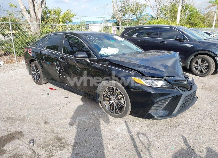 2020 Toyota Camry SE (VIN 4T1G11AK4LU376856) main photo