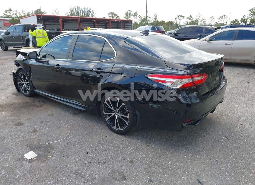 Photo 3 of 2020 Toyota Camry SE (VIN 4T1G11AK4LU376856)