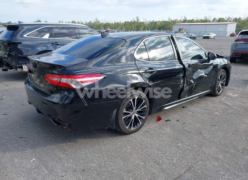 Photo 4 of 2020 Toyota Camry SE (VIN 4T1G11AK4LU376856)