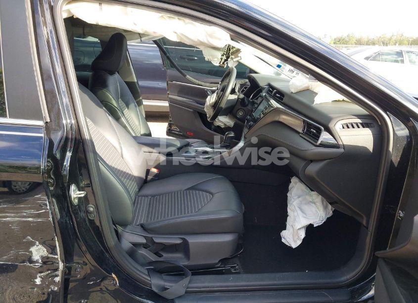 Photo 5 of 2020 Toyota Camry SE (VIN 4T1G11AK4LU376856)