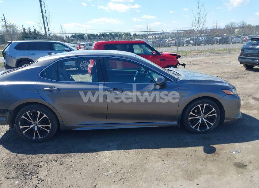 Photo 13 of 2020 Toyota Camry SE (VIN 4T1G11AK4LU871803)