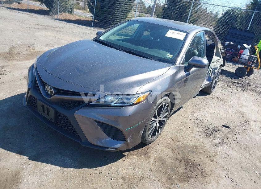 Photo 2 of 2020 Toyota Camry SE (VIN 4T1G11AK4LU871803)