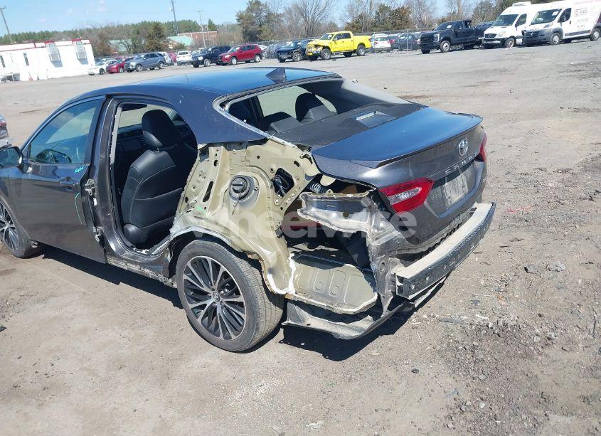 Photo 3 of 2020 Toyota Camry SE (VIN 4T1G11AK4LU871803)