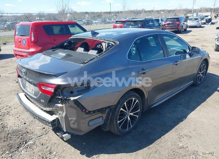 Photo 4 of 2020 Toyota Camry SE (VIN 4T1G11AK4LU871803)