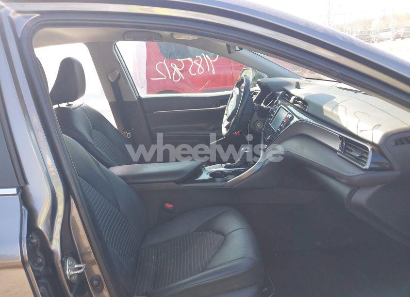 Photo 5 of 2020 Toyota Camry SE (VIN 4T1G11AK4LU871803)