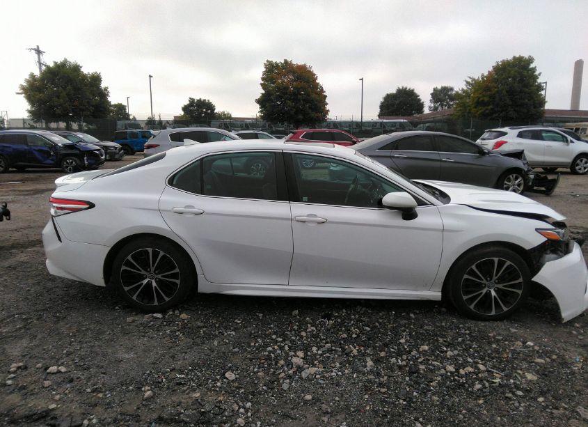 Photo 13 of 2020 Toyota Camry SE (VIN 4T1G11AK4LU876080)