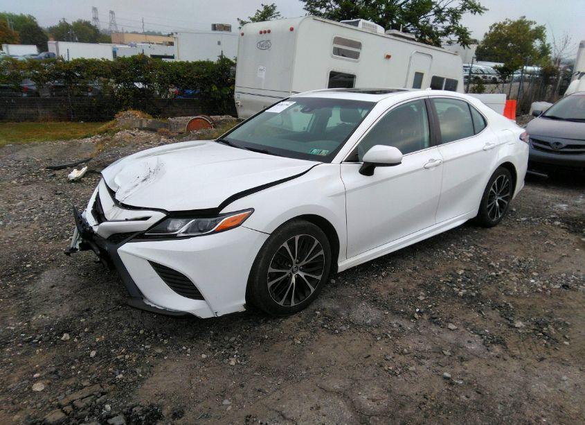 Photo 2 of 2020 Toyota Camry SE (VIN 4T1G11AK4LU876080)