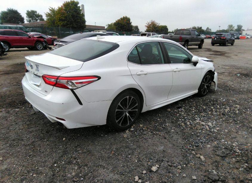Photo 4 of 2020 Toyota Camry SE (VIN 4T1G11AK4LU876080)