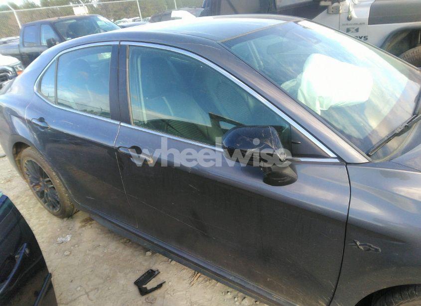 Photo 13 of 2020 Toyota Camry SE (VIN 4T1G11AK4LU883689)