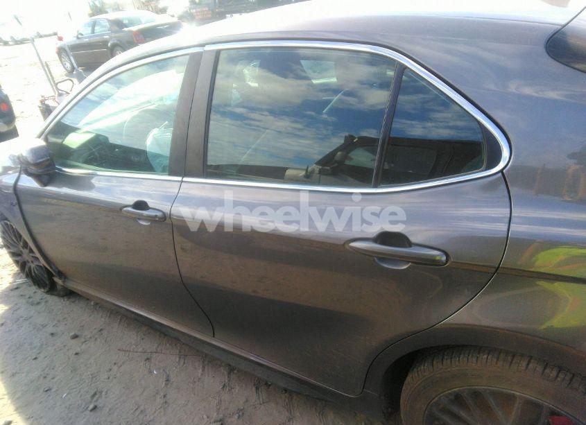 Photo 14 of 2020 Toyota Camry SE (VIN 4T1G11AK4LU883689)