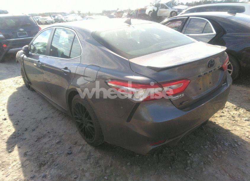 Photo 3 of 2020 Toyota Camry SE (VIN 4T1G11AK4LU883689)