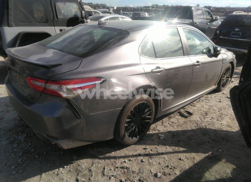 Photo 4 of 2020 Toyota Camry SE (VIN 4T1G11AK4LU883689)