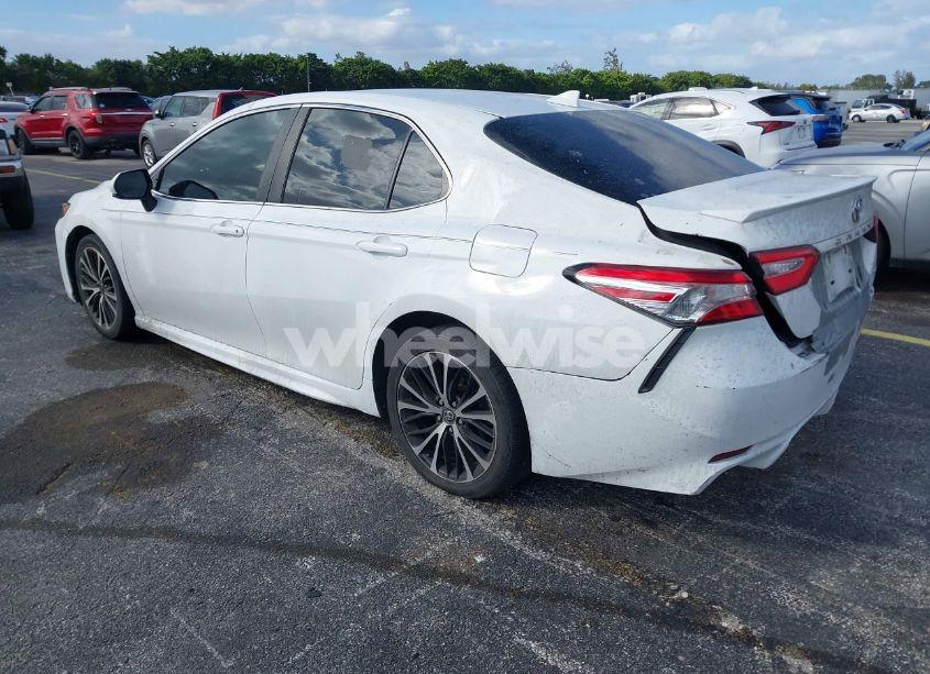 Photo 3 of 2020 Toyota Camry SE (VIN 4T1G11AK4LU884549)