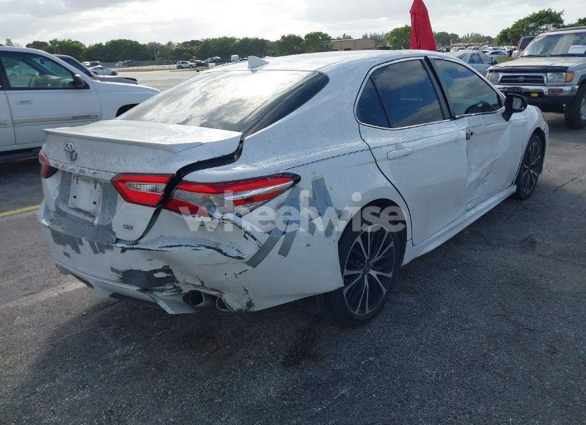 Photo 4 of 2020 Toyota Camry SE (VIN 4T1G11AK4LU884549)