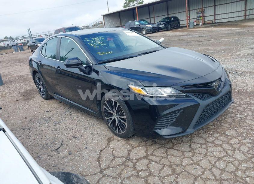 2020 Toyota Camry SE (VIN 4T1G11AK4LU894305) main photo