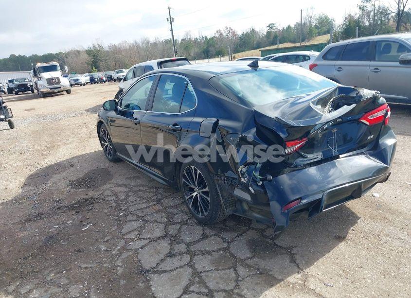 Photo 3 of 2020 Toyota Camry SE (VIN 4T1G11AK4LU894305)