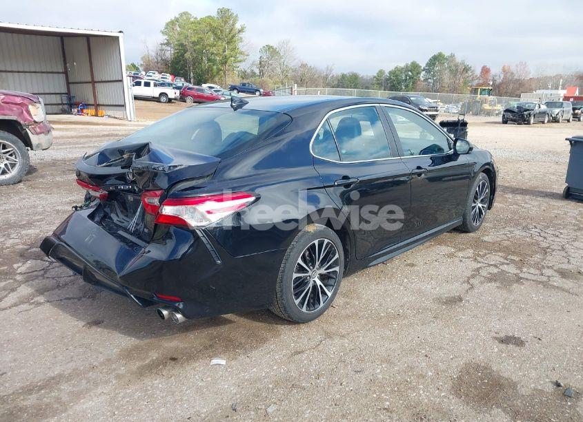 Photo 4 of 2020 Toyota Camry SE (VIN 4T1G11AK4LU894305)