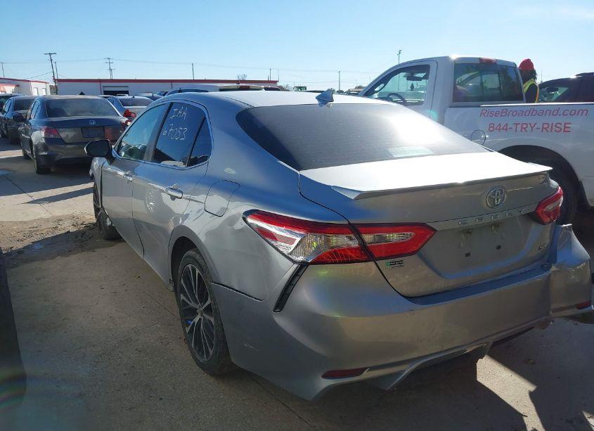 Photo 3 of 2020 Toyota Camry SE (VIN 4T1G11AK4LU905500)