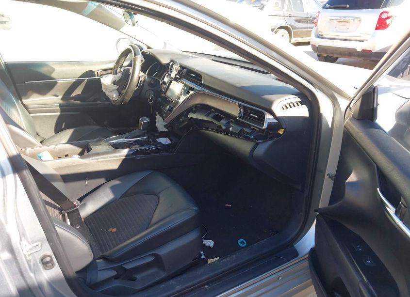 Photo 5 of 2020 Toyota Camry SE (VIN 4T1G11AK4LU905500)