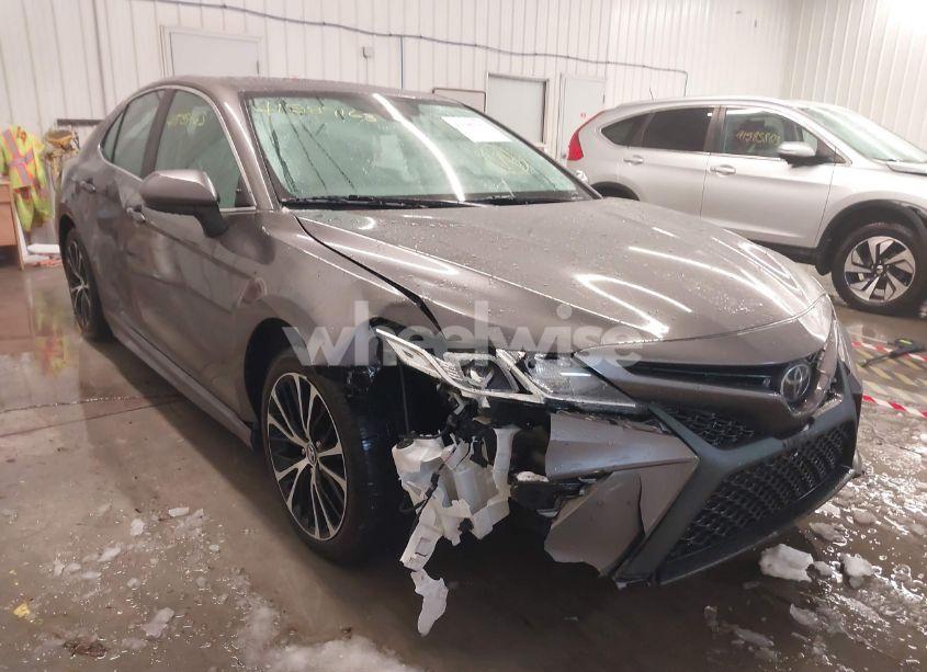 2020 Toyota Camry SE (VIN 4T1G11AK4LU914424) main photo