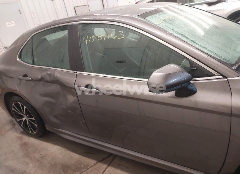 Photo 13 of 2020 Toyota Camry SE (VIN 4T1G11AK4LU914424)