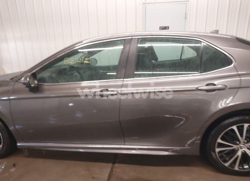 Photo 14 of 2020 Toyota Camry SE (VIN 4T1G11AK4LU914424)