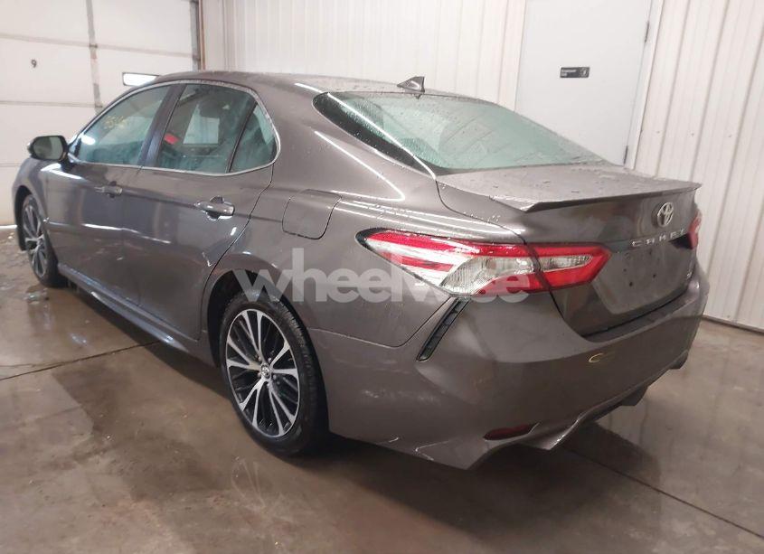 Photo 3 of 2020 Toyota Camry SE (VIN 4T1G11AK4LU914424)