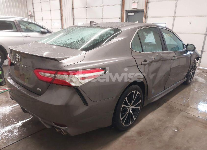 Photo 4 of 2020 Toyota Camry SE (VIN 4T1G11AK4LU914424)