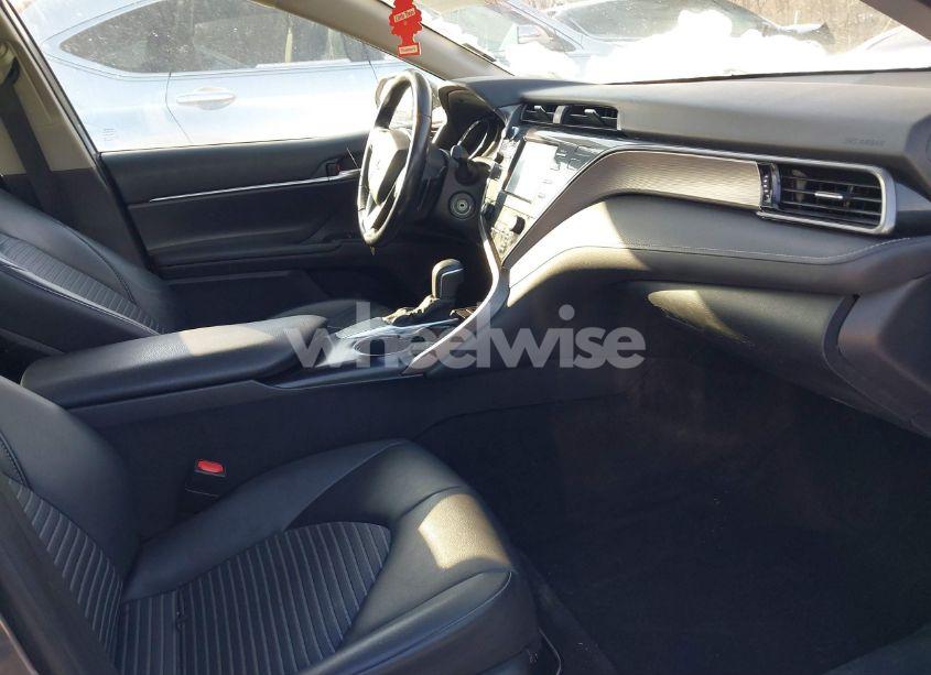 Photo 5 of 2020 Toyota Camry SE (VIN 4T1G11AK4LU914424)