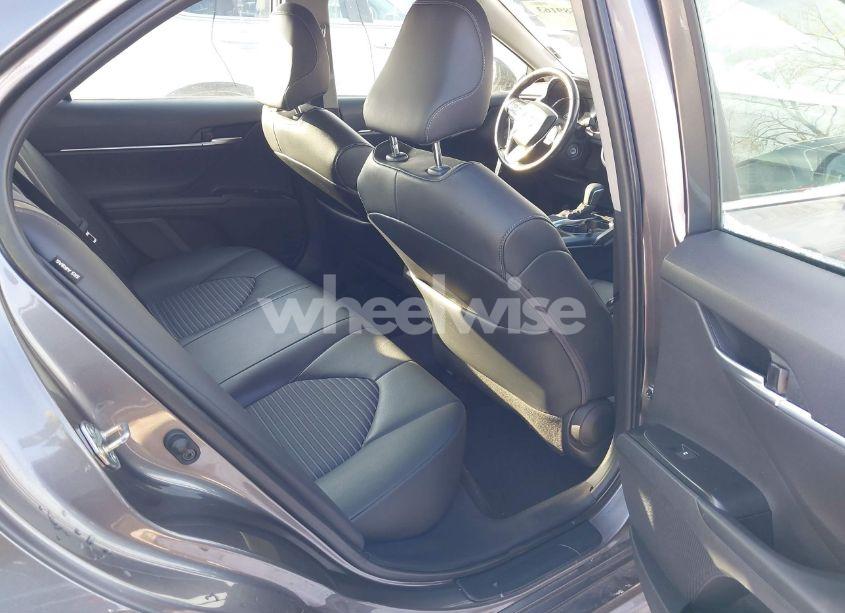 Photo 8 of 2020 Toyota Camry SE (VIN 4T1G11AK4LU914424)