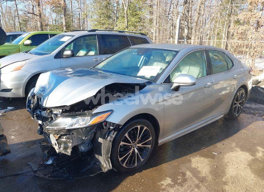 Photo 2 of 2020 Toyota Camry SE (VIN 4T1G11AK4LU918490)