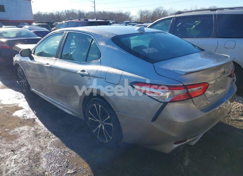 Photo 3 of 2020 Toyota Camry SE (VIN 4T1G11AK4LU918490)