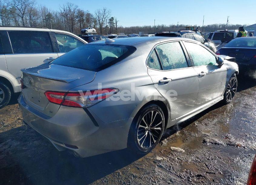 Photo 4 of 2020 Toyota Camry SE (VIN 4T1G11AK4LU918490)