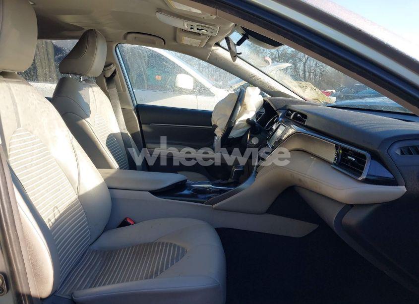 Photo 5 of 2020 Toyota Camry SE (VIN 4T1G11AK4LU918490)
