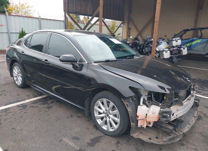 2020 Toyota Camry SE (VIN 4T1G11AK4LU922894) main photo