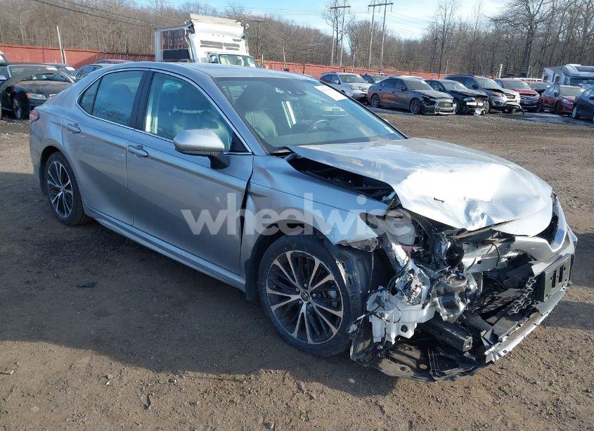 2020 Toyota Camry SE (VIN 4T1G11AK4LU971299) main photo