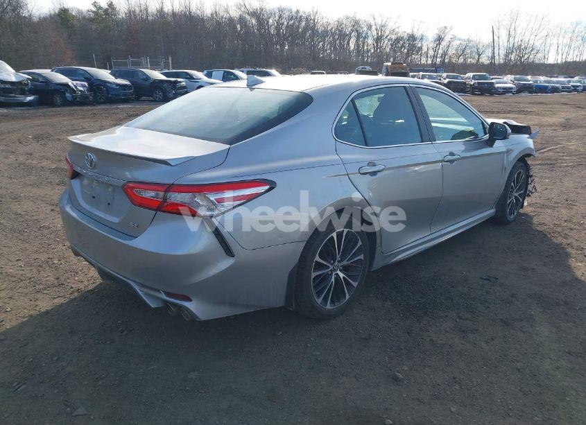 Photo 4 of 2020 Toyota Camry SE (VIN 4T1G11AK4LU971299)