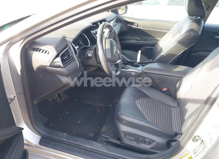 Photo 5 of 2020 Toyota Camry SE (VIN 4T1G11AK4LU971299)