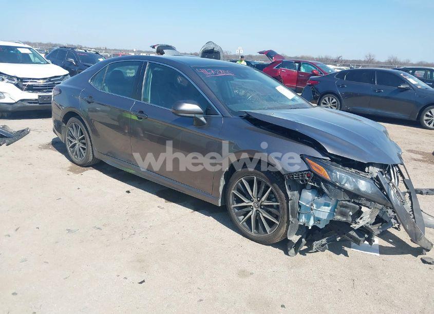 2021 Toyota Camry SE (VIN 4T1G11AK4MU432151) main photo