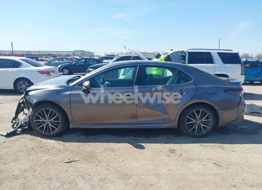 Photo 15 of 2021 Toyota Camry SE (VIN 4T1G11AK4MU432151)
