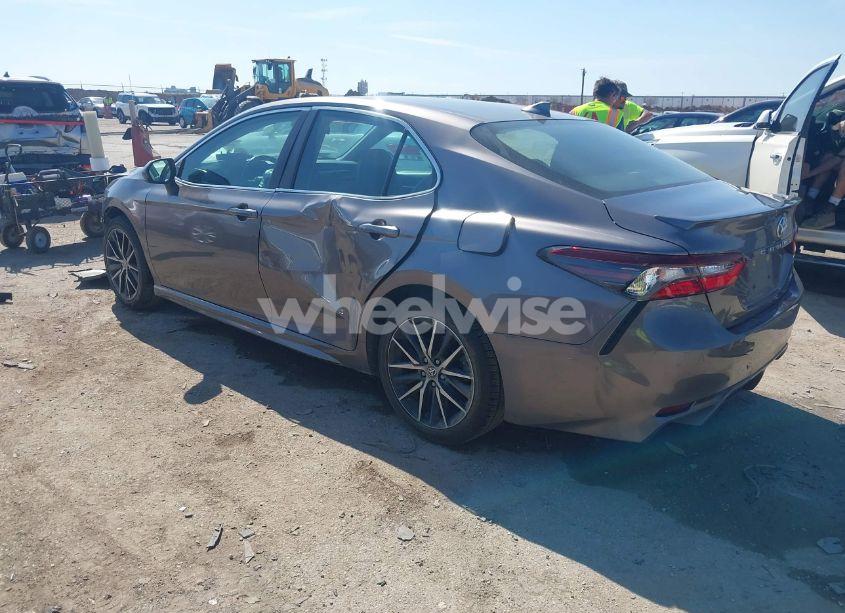 Photo 3 of 2021 Toyota Camry SE (VIN 4T1G11AK4MU432151)