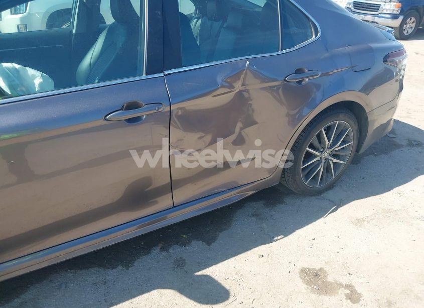 Photo 6 of 2021 Toyota Camry SE (VIN 4T1G11AK4MU432151)