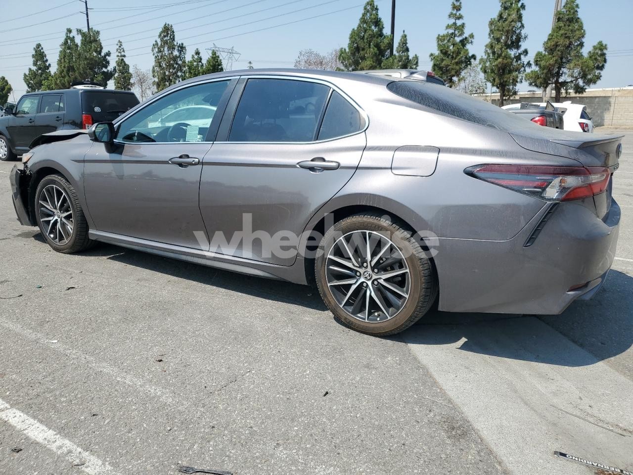 Photo 2 of 2021 TOYOTA CAMRY SE (VIN 4T1G11AK4MU450844)