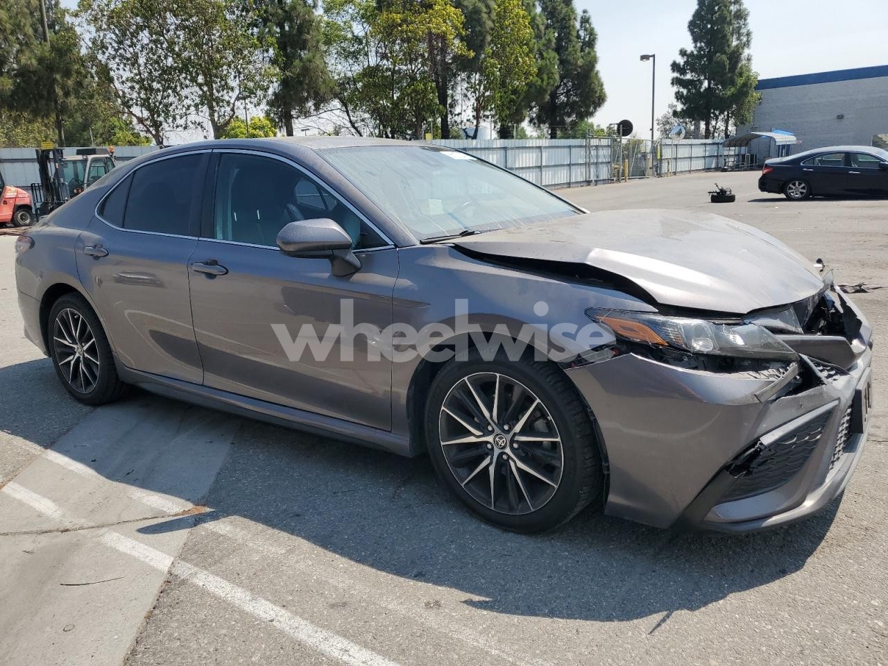 Photo 4 of 2021 TOYOTA CAMRY SE (VIN 4T1G11AK4MU450844)