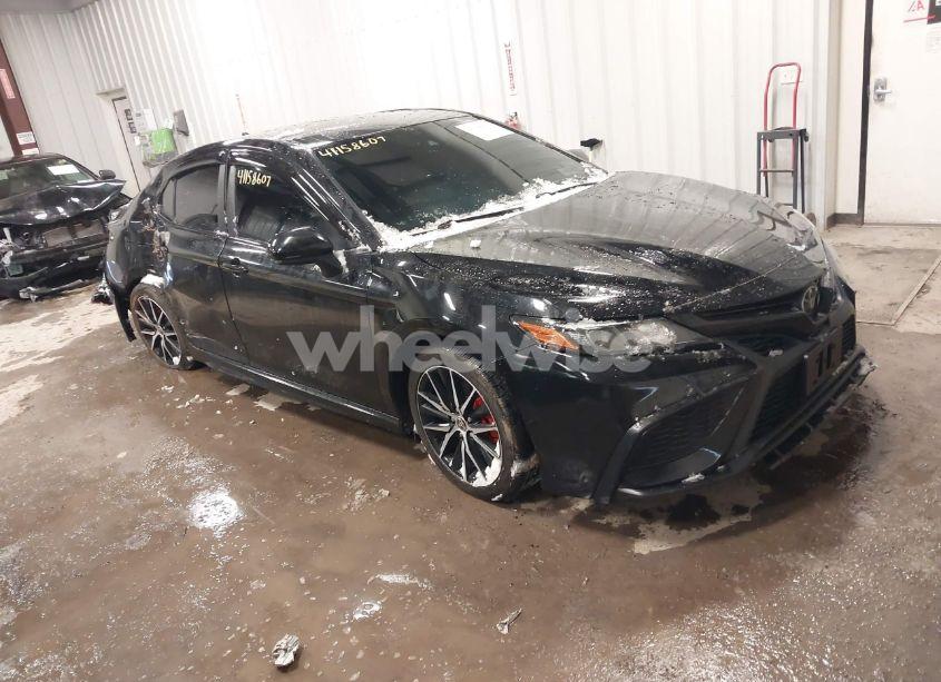 2021 Toyota Camry SE (VIN 4T1G11AK4MU522237) main photo