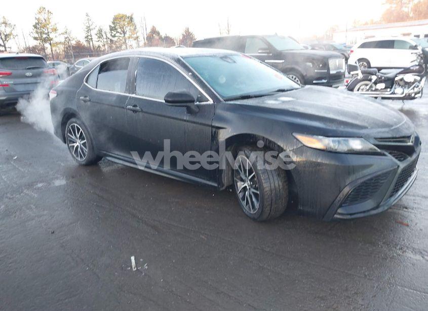 2021 Toyota Camry SE (VIN 4T1G11AK4MU535327) main photo