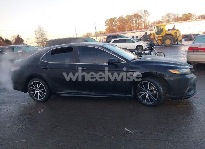 Photo 13 of 2021 Toyota Camry SE (VIN 4T1G11AK4MU535327)